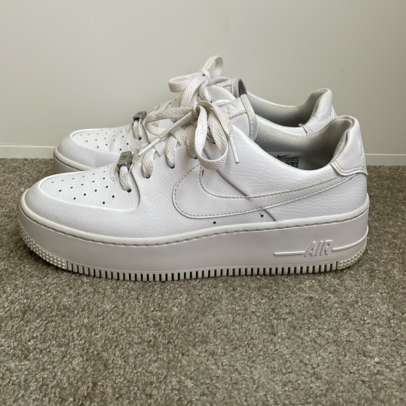 Nike Air Force 1 platform sneakers in triple white - Picture 2 of 9